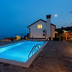 بيت للعطل Gorgeous In Ičići