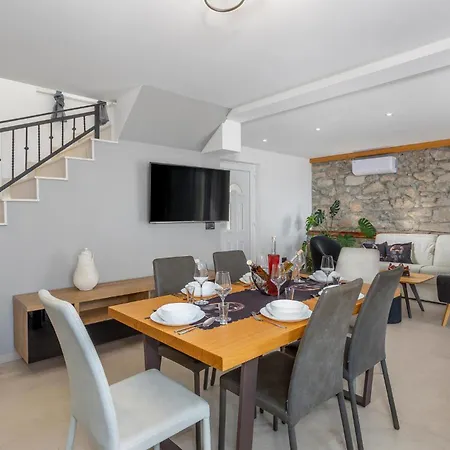 Beautiful In With Kitchen
