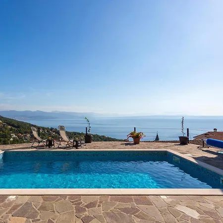 2 Bedroom Stunning In *