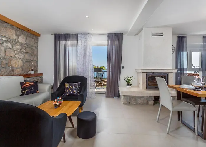 2 Bedroom Stunning In Prázdninový dům Ičići