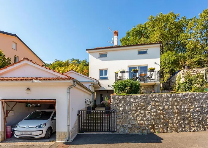 2 Bedroom Stunning In Prázdninový dům Ičići