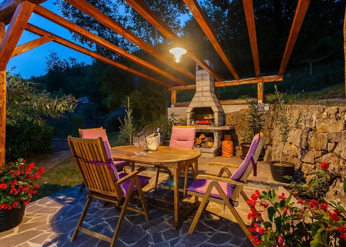 2 Bedroom Stunning In Prázdninový dům Ičići